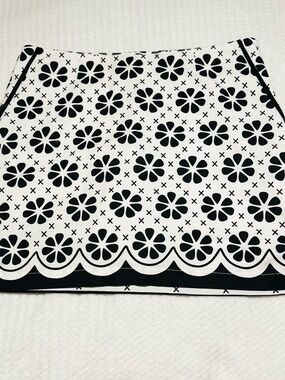 Golfing Black & White Floral Scalloped Hem Skort